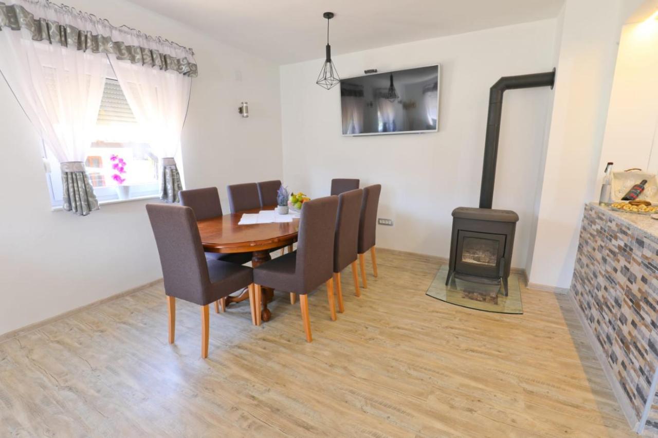 Apartman Teo &Tena Otočac Exteriör bild